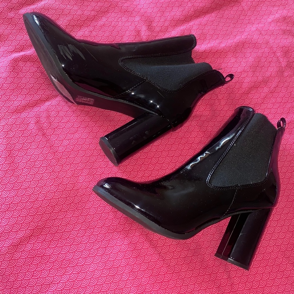 Sexy all black boots that will take your outfit up another level! 🤩 never worn